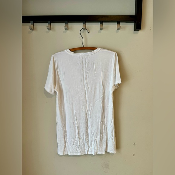 Encircled Pure White Short Sleeve V-Neck Shirt - Picture 3 of 3